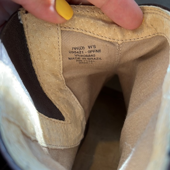 LL BEAN: Distressed leather boot with Deerfield Harness strap. - Picture 4 of 5